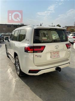 تۆیۆتا لاند کروزەر